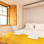 Budget 1 Bed Down Town *